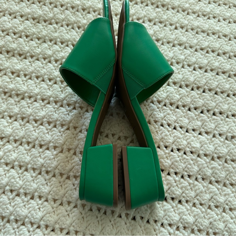 Sugar Women's Vibrant Green Mules, NWOB, size 9. - Picture 6 of 9